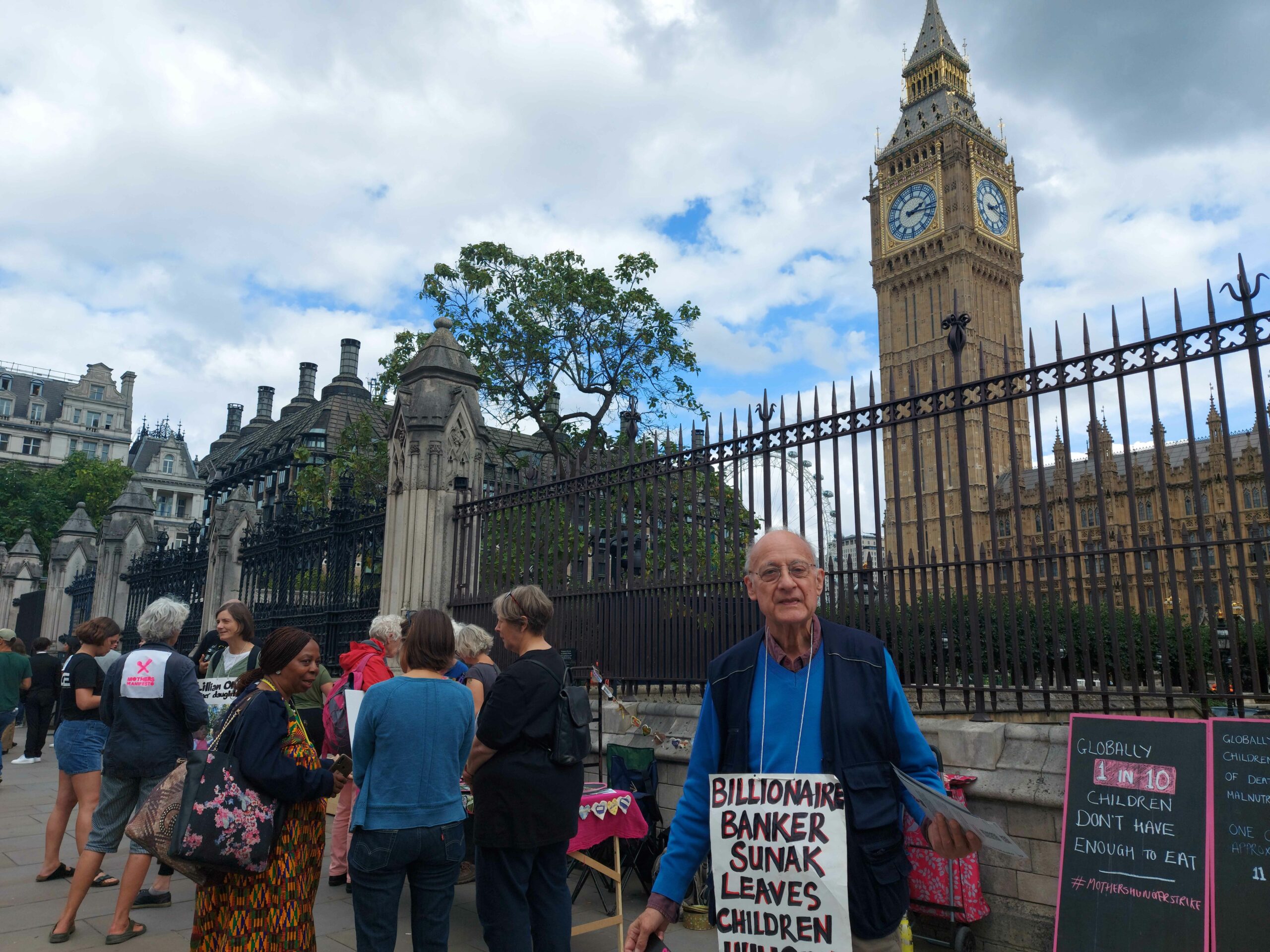Pozdravy zo sveta: Príbeh brexitu pokračuje, britská žaba sa varí